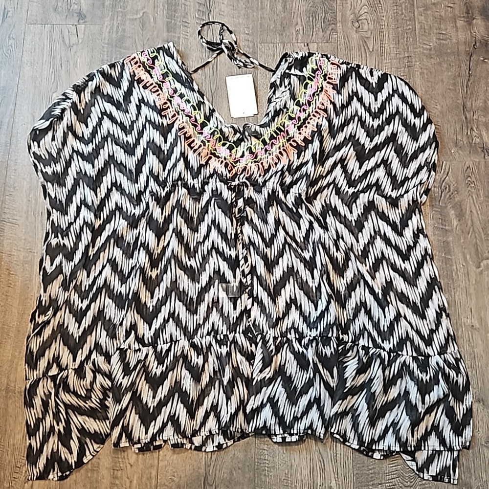 Miken Coverup Woman's Black and White Small Sheer Poncho Brand New With Tags